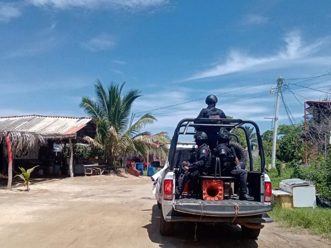 Refuerzan vigilancia en playas de Petatlán durante vacaciones de verano 2025