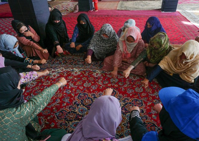 Las mujeres afganas sufren la crisis de violación de derechos humanos más grave en el mundo: ONU Mujeres