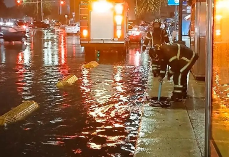 Vecinos de la fiscalía Gustavo A. Madero afectados por las lluvias piden ayuda a las autoridades