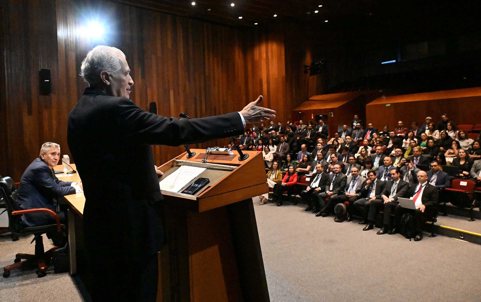 El futuro de las universidades está en la autonomía y en la colaboración: Diego Valadés