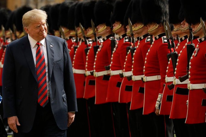 Trump llegó a Londres para visitar mañana al Rey Carlos III