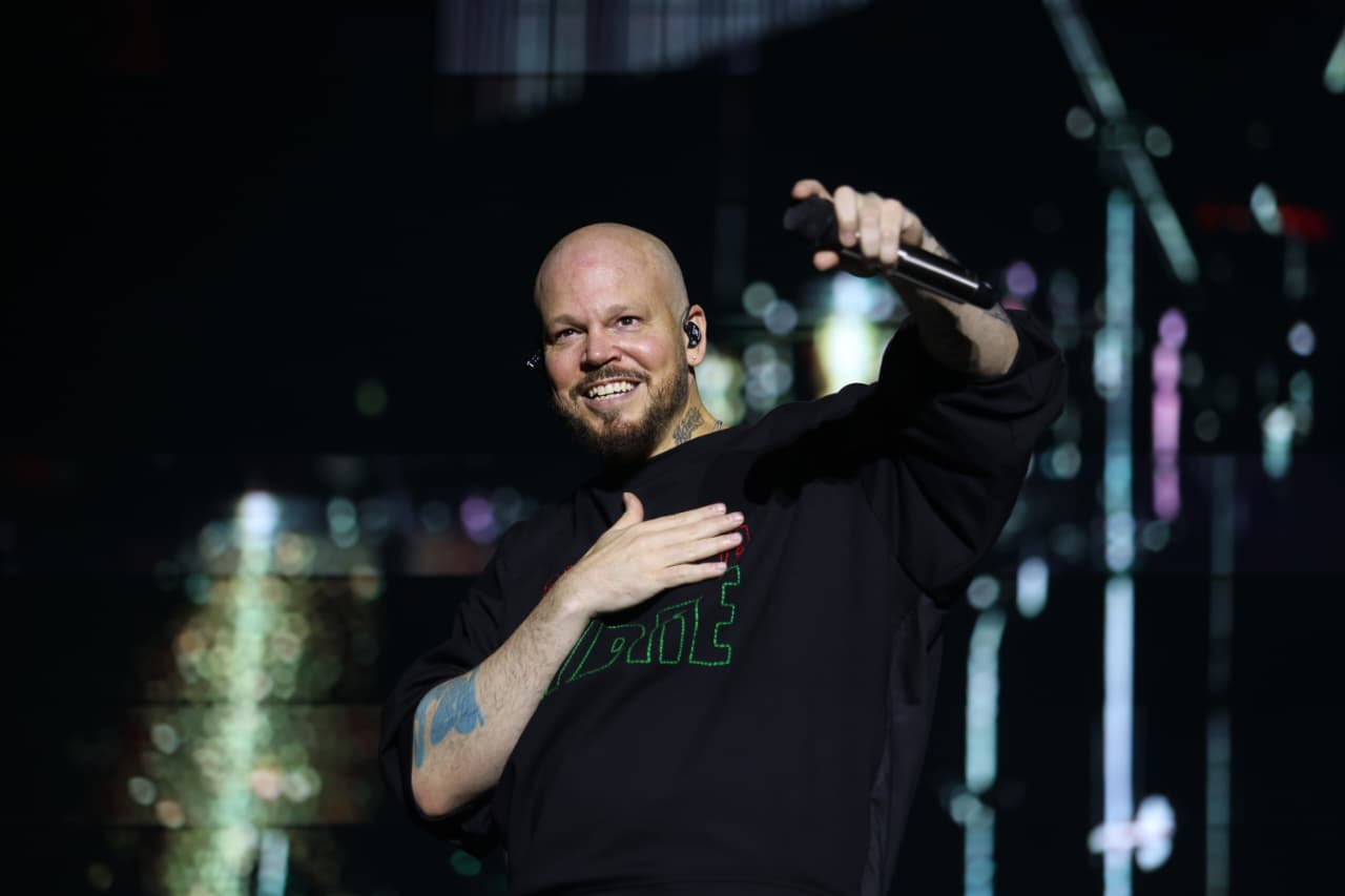 Residente convierte el Zócalo en un clamor por Palestina y justicia social