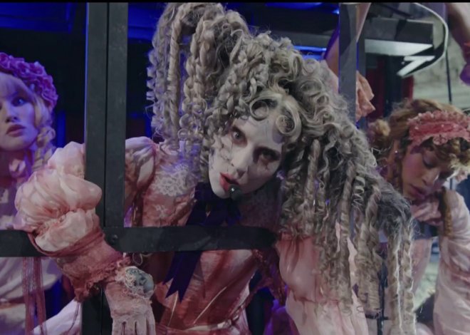 Lady Gaga transforma el escenario de los VMAs con “Abracadabra” y “Dead Dance”