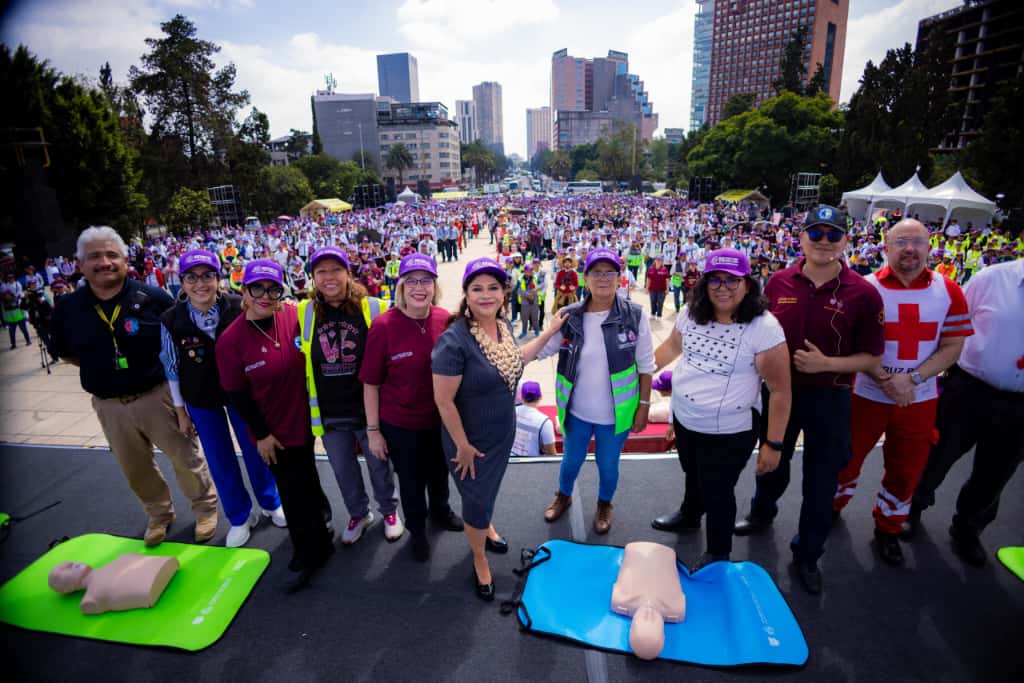 Encabeza Clara Brugada clase masiva de primeros auxilios y RCP con más de 2 mil voluntarios en CDMX