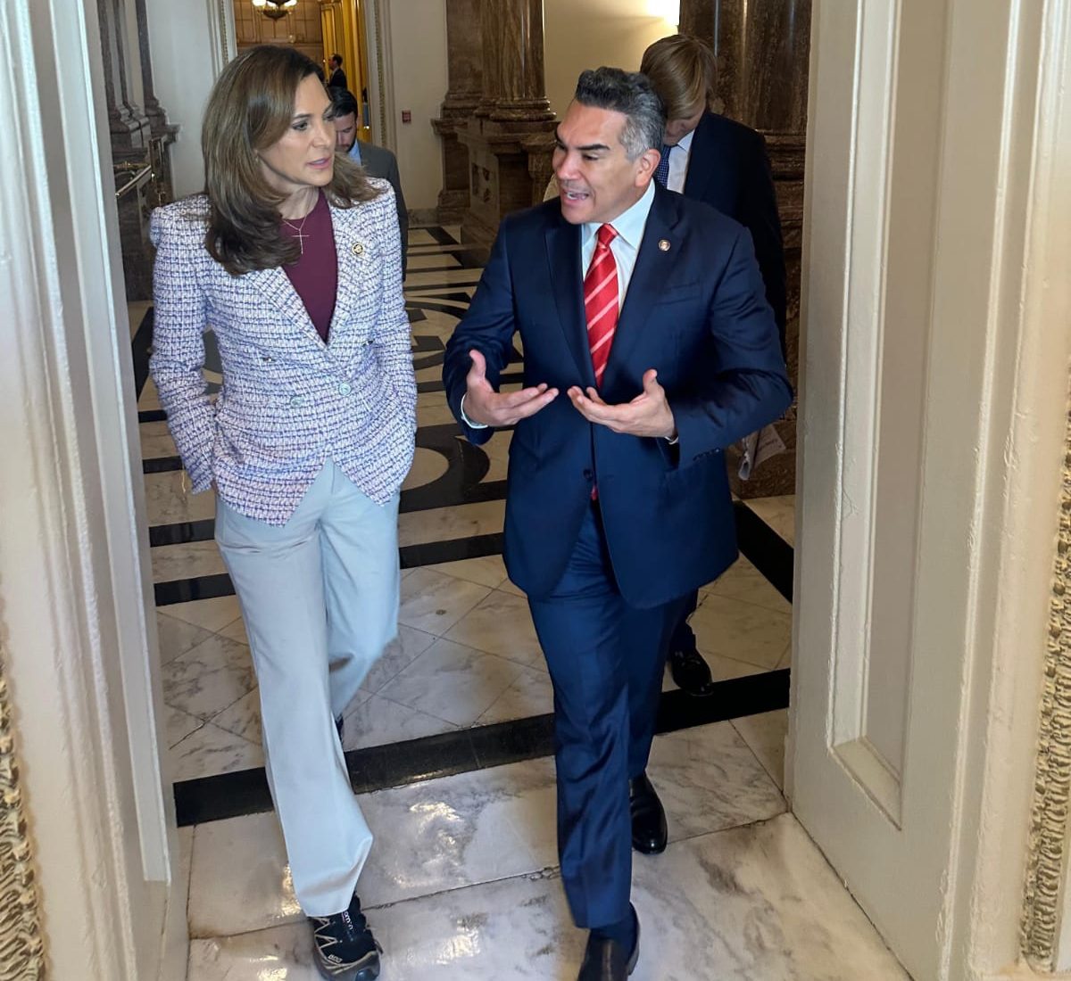 Alejandro Moreno se reúne con congresista María Elvira Salazar