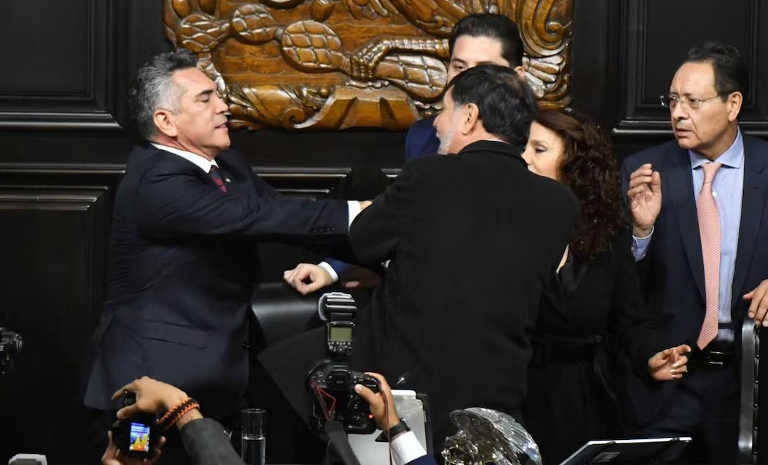Política Al Margen