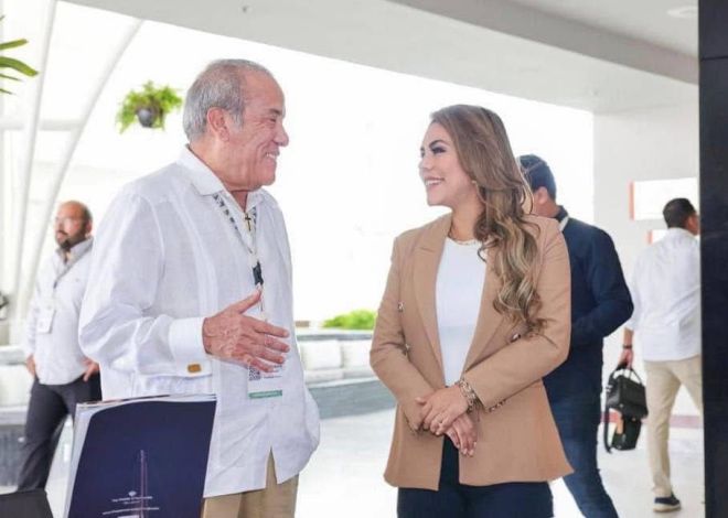 Juan Antonio Hernández reconoce a Evelyn Salgado por el sello propio y diferente en su 4o Informe al pueblo de Guerrero