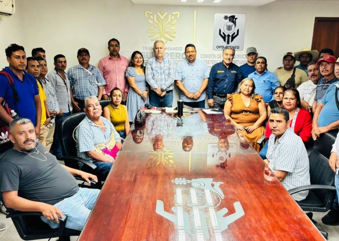 Gobierno del estado atiende demandas de agua potable, escuelas y carreteras de habitantes de los Pueblos Santos
