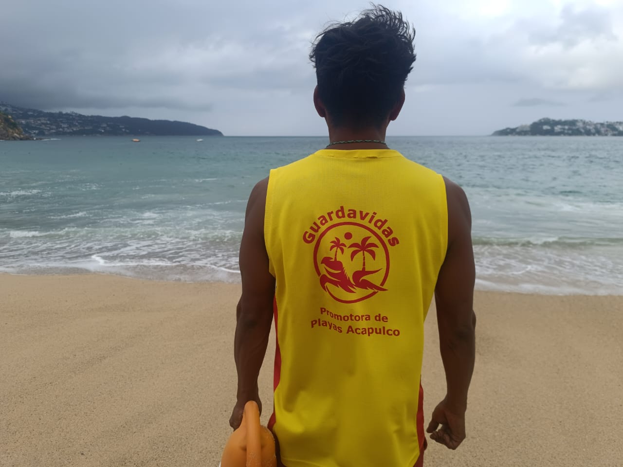 Acapulco refuerza vigilancia y limpieza en playas ante pronóstico de oleaje elevado