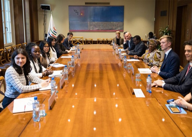Directora general de la OIC recibe a siete Jóvenes Líderes Comerciales