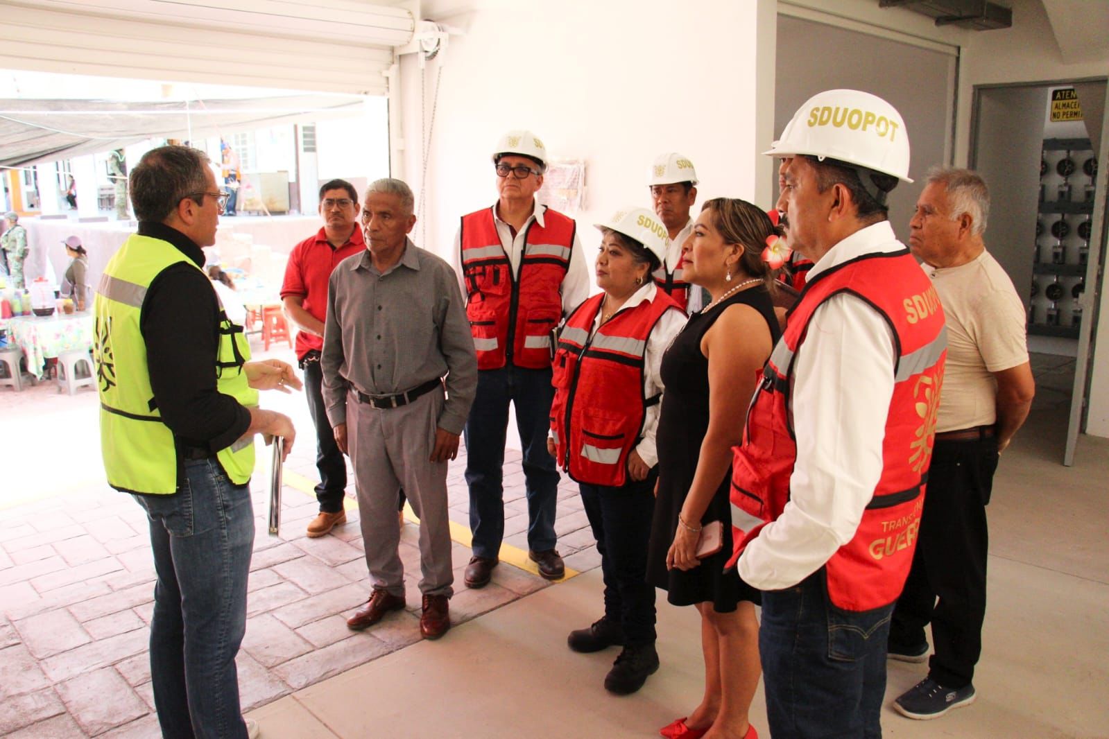 Supervisan avances de la tercera etapa del Mercado Municipal de Xochihuehuetlán
