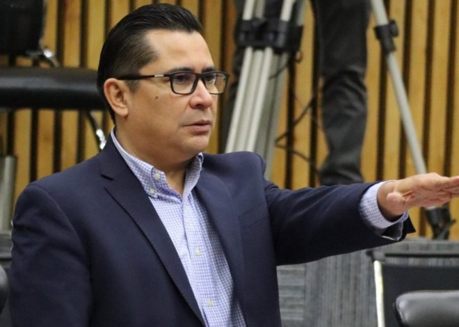 De Frente y de Perfil