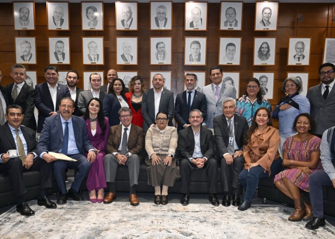 Ricardo Monreal coincidió con la visión de la presidente y afirma que “el país está tranquilo, es un país pacífico en proceso de transformación”