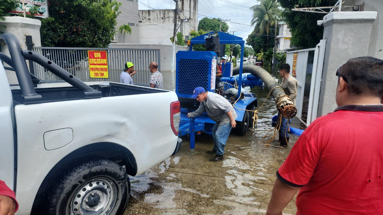 Gobierno de Guerrero atiende inundaciones en zona Diamante de Acapulco tras intensas lluvias