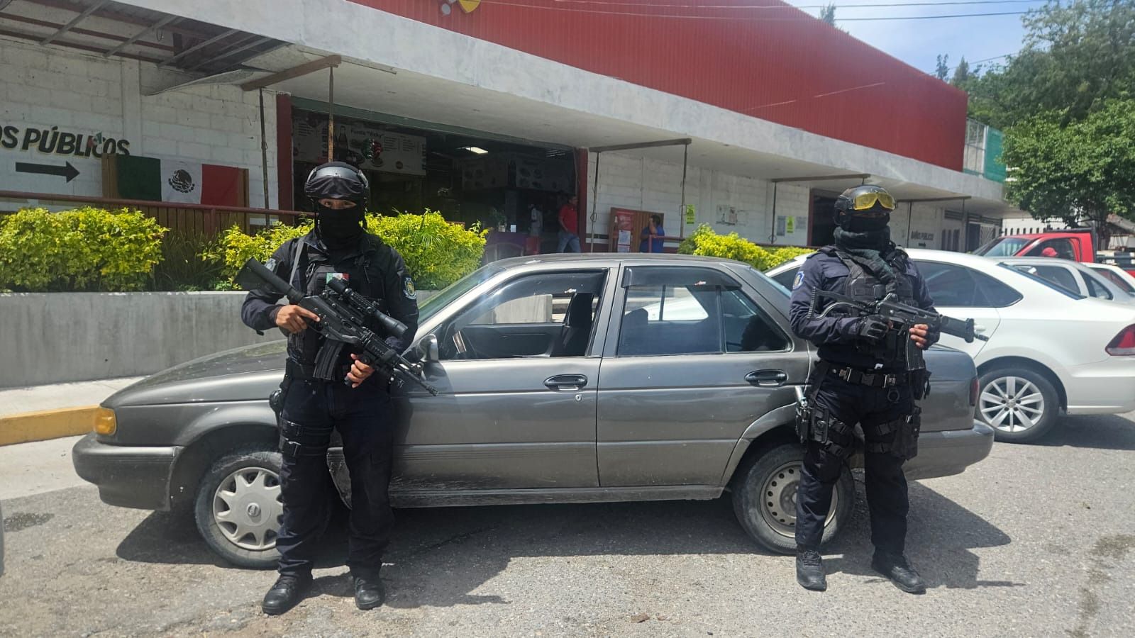 Policía Estatal asegura vehículo robado en Chilpancingo