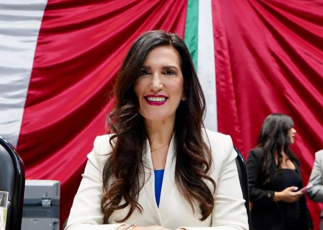 Recibe Kenia López la iniciativa de reforma a la Ley General de Salud enviada por CSP a la cámara de diputados