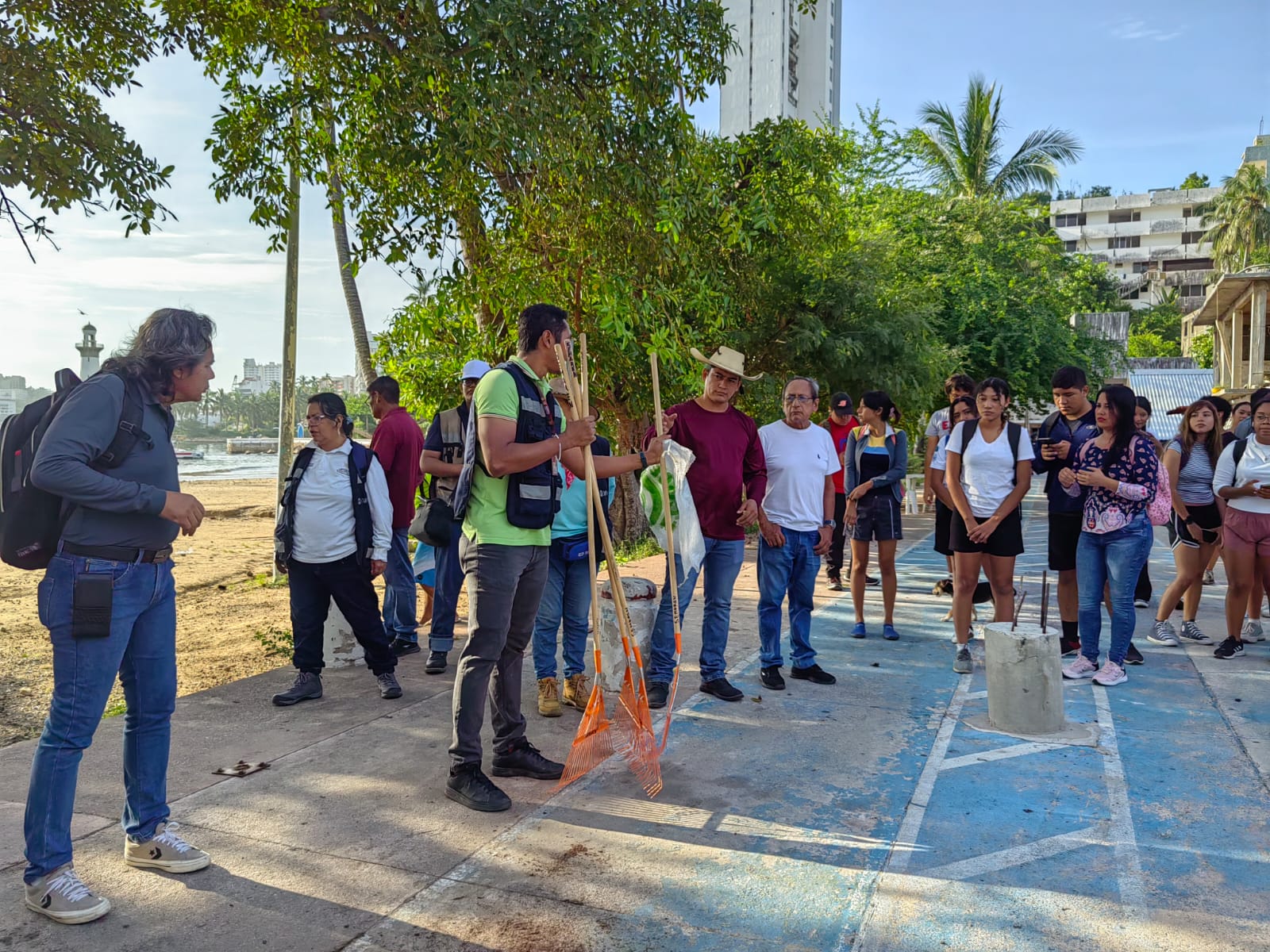 Semarnat realiza jornada de limpieza en Playa Manzanillo como parte de la Campaña Nacional de Conservación de Playas y Costas 2025-2030