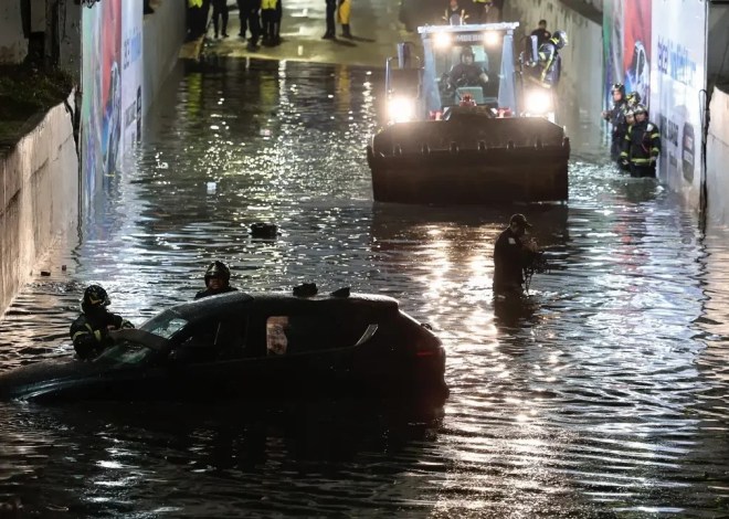 Lluvias atípicas inundan la Ciudad de México, se reportaron 290 viviendas inundadas, cortes a los servicios de transporte y energía eléctrica