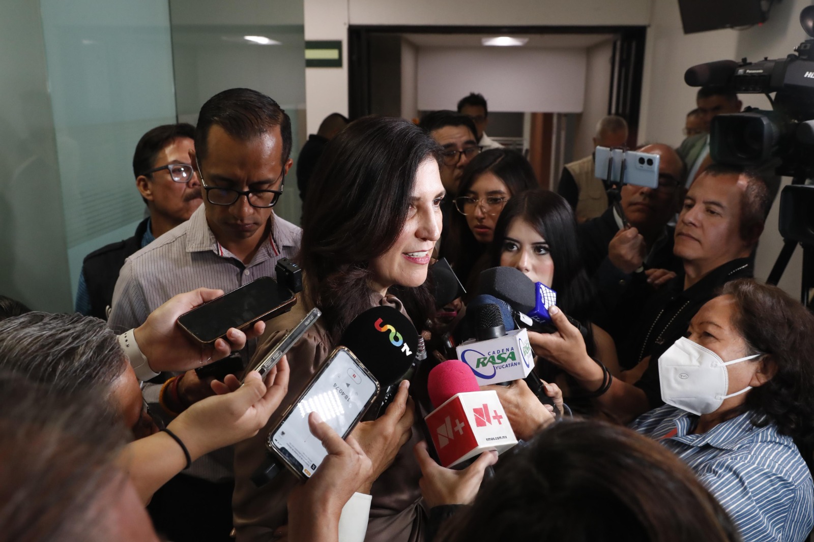 Presidenta de la Cámara de Diputados se reúne con bancos para mejorar servicios y seguridad jurídica