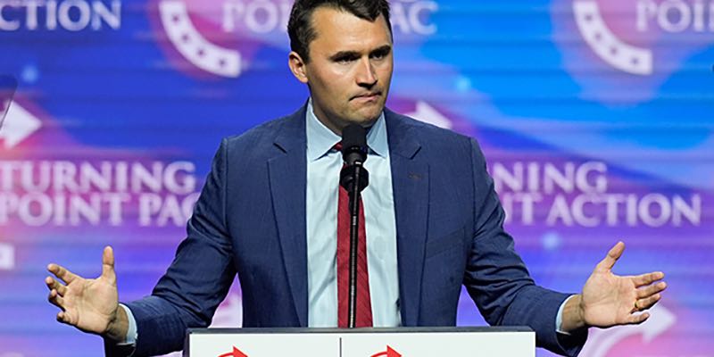 FBI investiga asesinato de Charlie Kirk; sospechoso «parece ser de edad universitaria»
