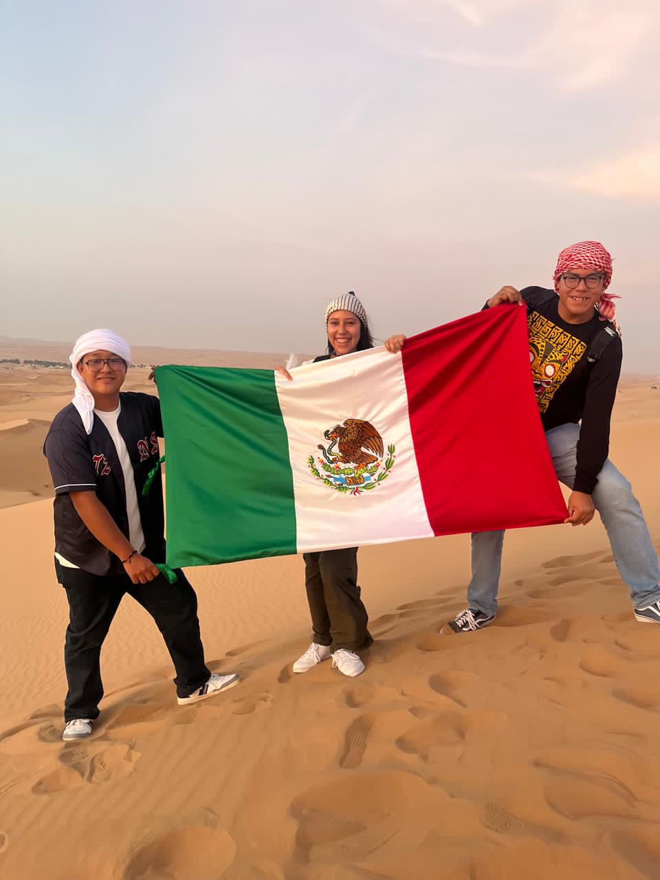 Jóvenes de Guerrero destacan en Expociencias 2025 en Abu Dhabi