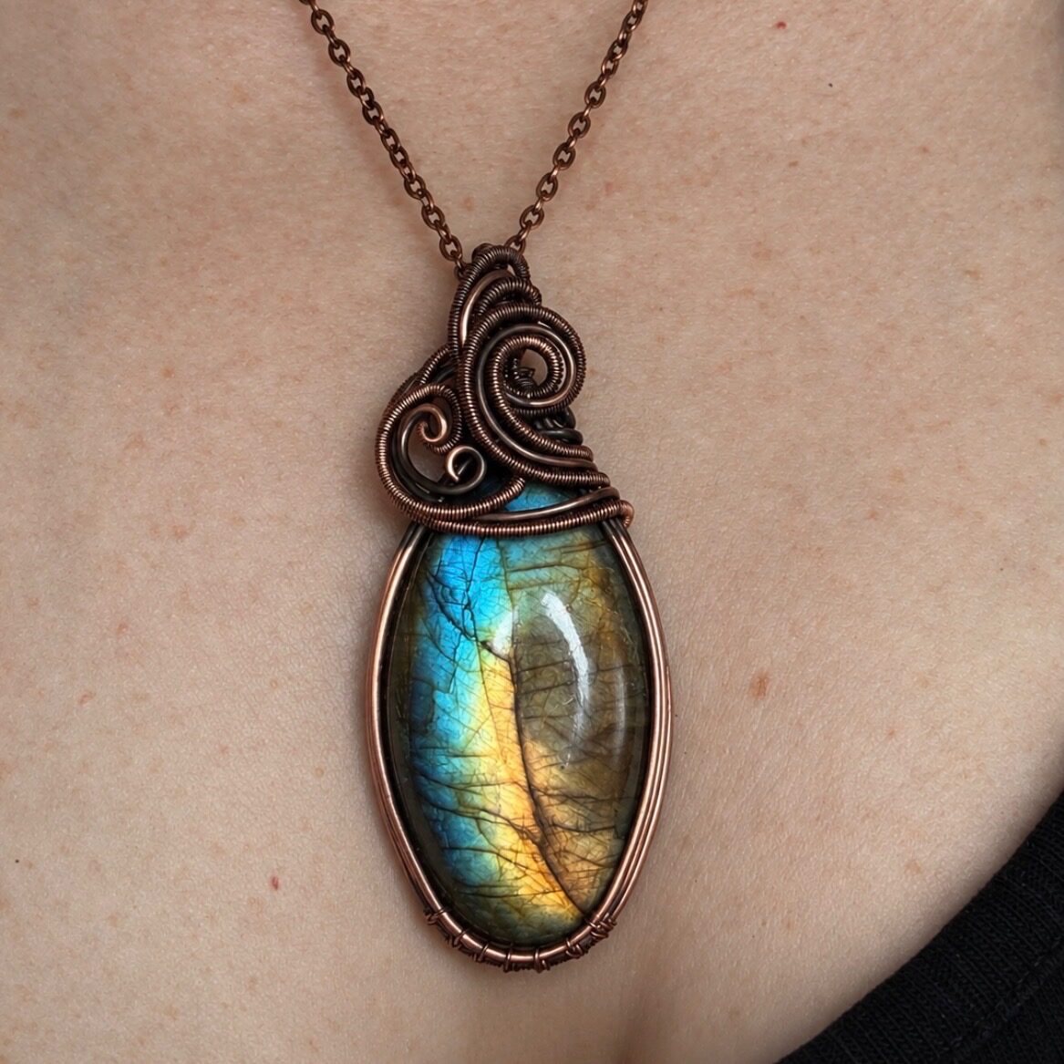 Sunkeeper Oval Labradorite Pendant