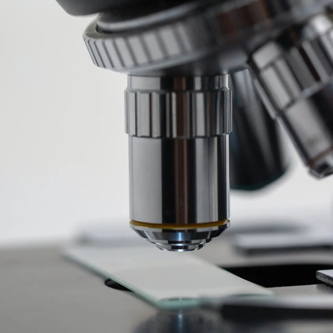 microscope with 3 lenses