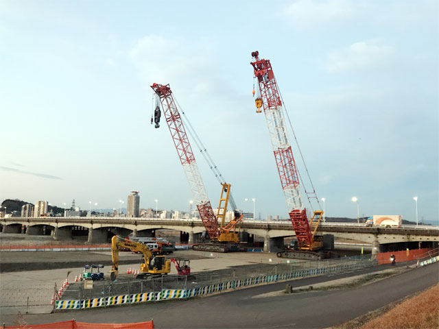 大きな重機が２台