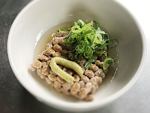 納豆にワサビ