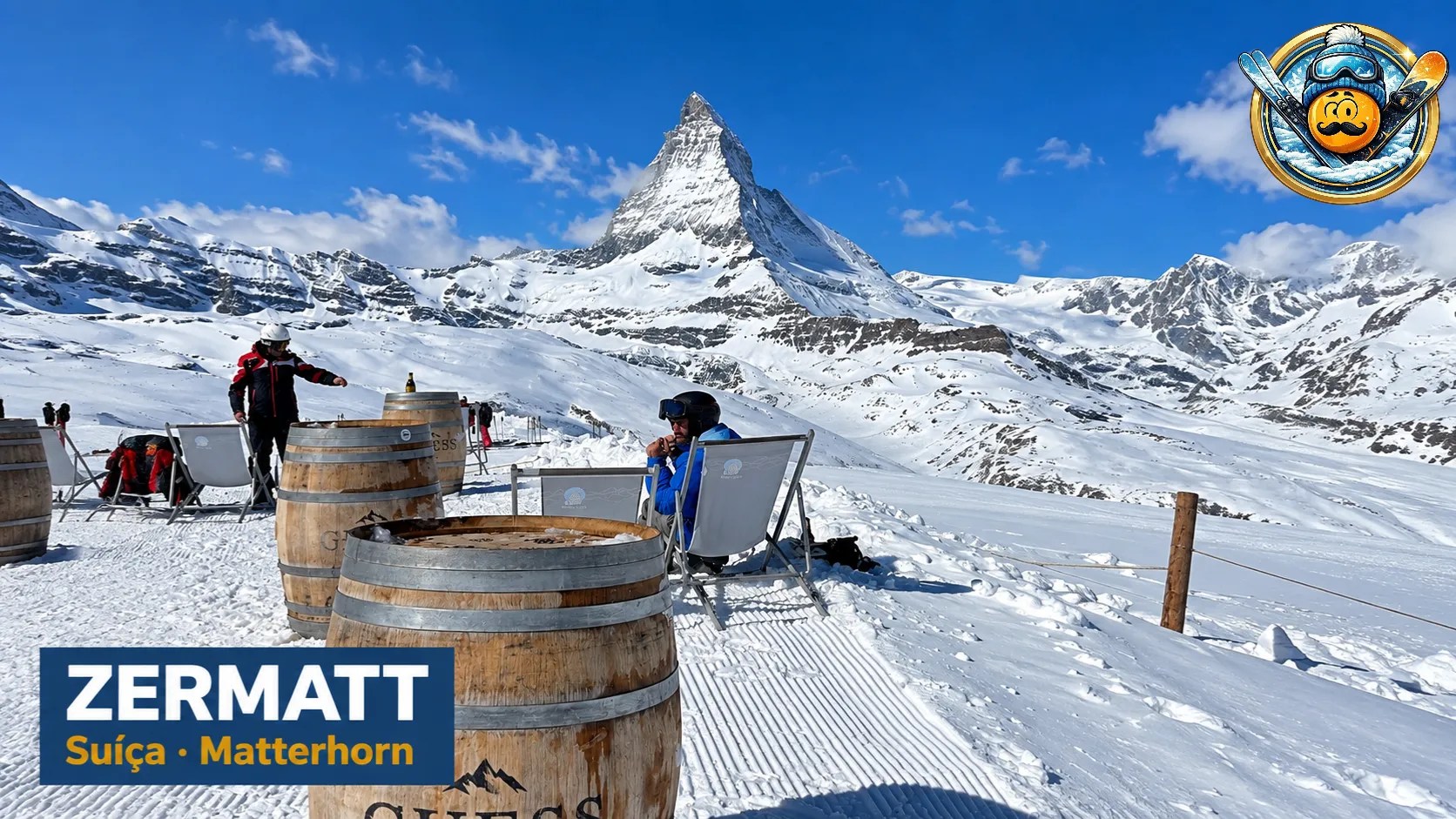 O Matterhorn visto das pistas de esqui de Zermatt, nos Alpes suíços, em dia de sol