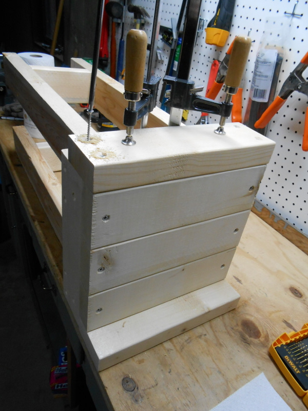 putting shop stool together