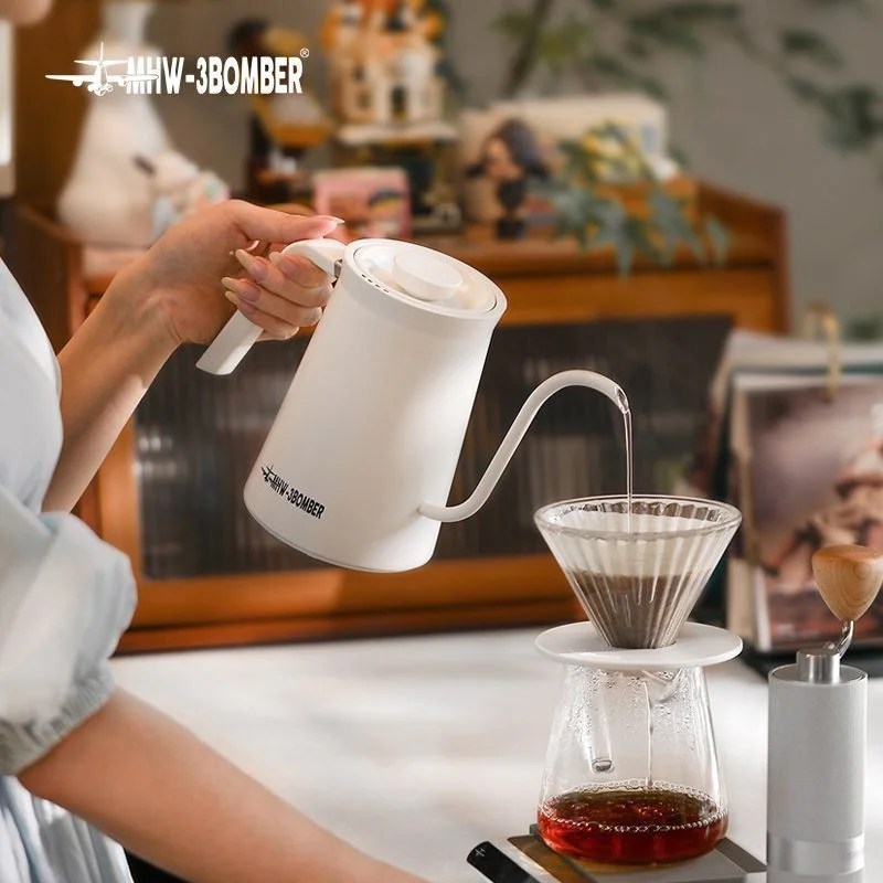 ⁦MHW-3BOMBER Assassin Electric Pour-Over Kettle – White⁩ - الصورة ⁦4⁩