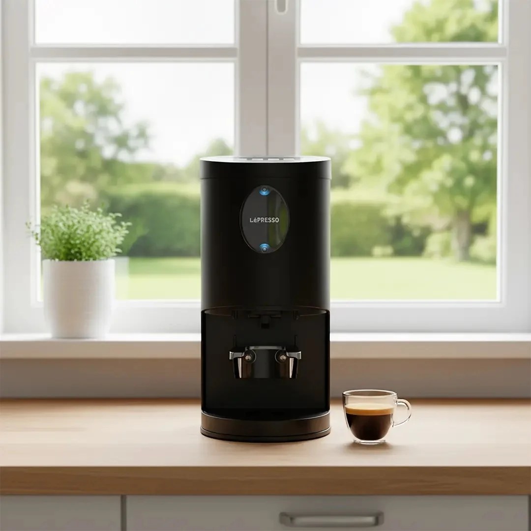 ⁦LePresso TampMaster Pro Automatic Coffee Tamper - Black⁩ - الصورة ⁦4⁩