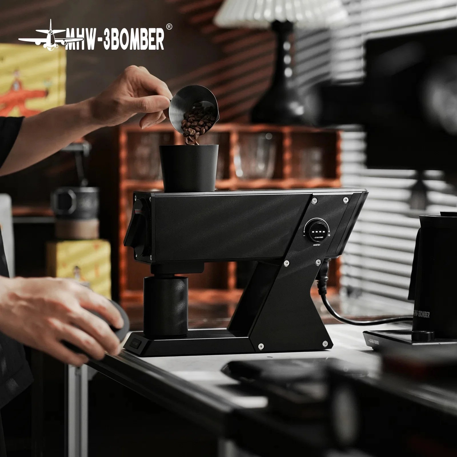 ⁦MHW-3BOMBER F74 Navigator Electric Coffee Grinder - Black⁩ - الصورة ⁦5⁩