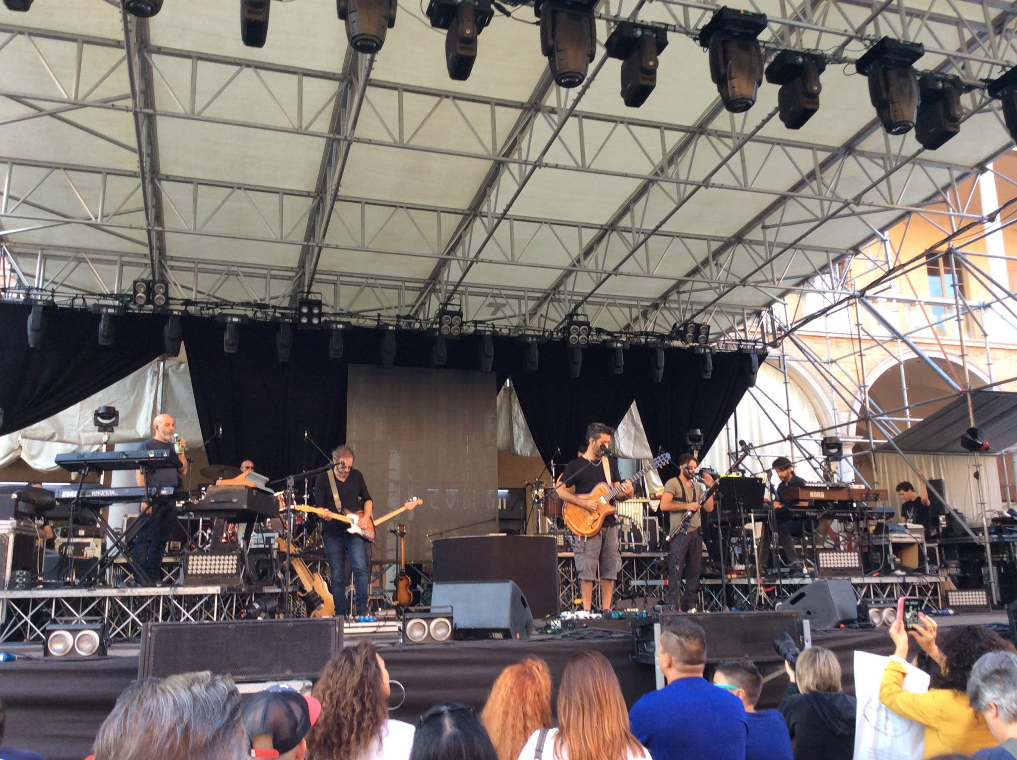 Daniele Silvestri durante le prove.