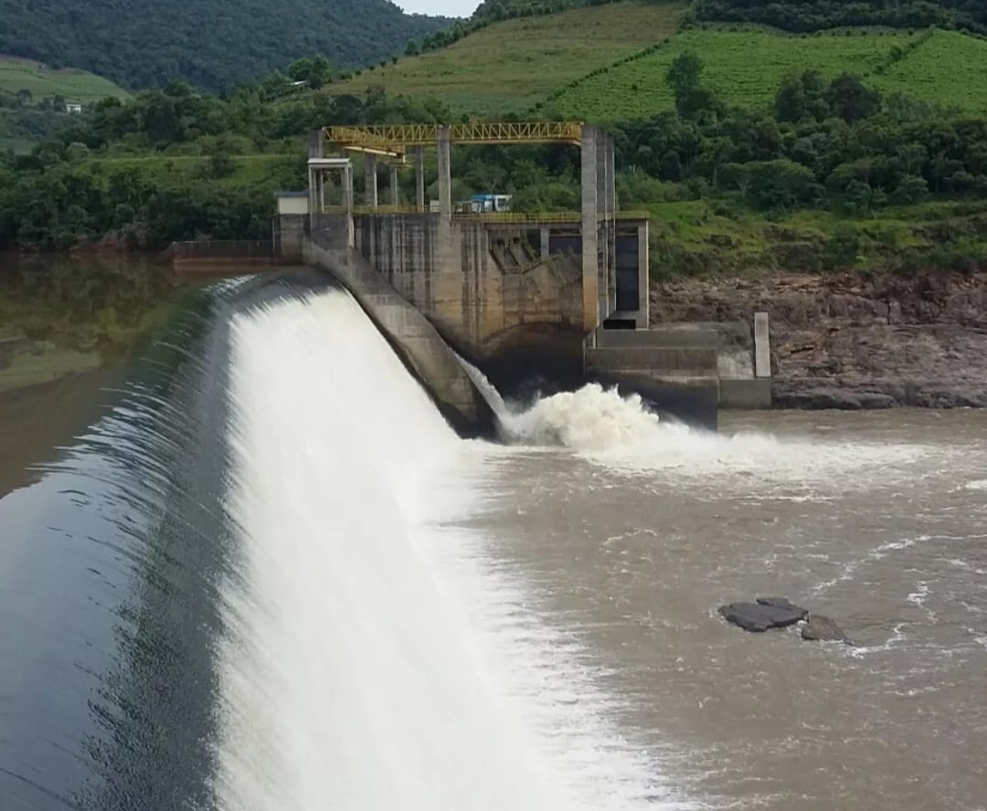 Barragem e usina