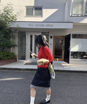 下卷邊設計感原色單寧裙：圖片 4