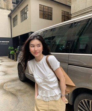 假兩件拼接下擺蕾絲花邊上衣：圖片 9