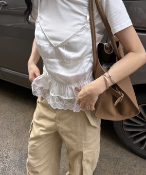 假兩件拼接下擺蕾絲花邊上衣：圖片 12