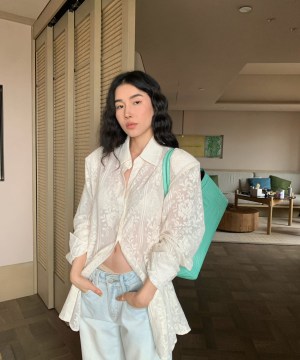 花朵蕾絲微透寬鬆墊肩襯衫：圖片 5