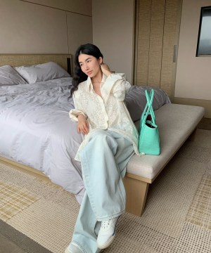 花朵蕾絲微透寬鬆墊肩襯衫：圖片 4