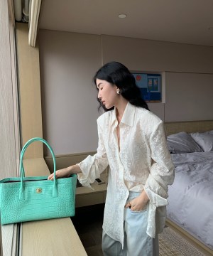 花朵蕾絲微透寬鬆墊肩襯衫：圖片 7