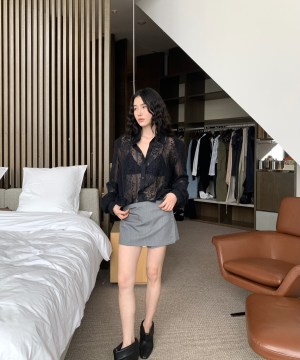 花朵蕾絲微透寬鬆墊肩襯衫：圖片 13