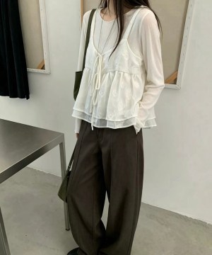 Alternative view of 可可愛愛壓花綁帶上衣