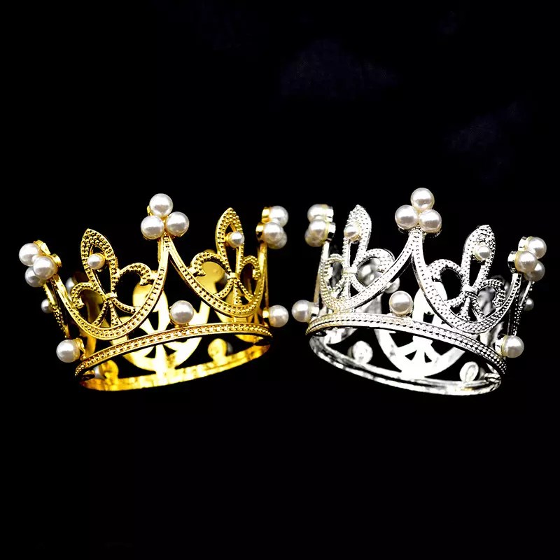 Mini Pearl Crown Elevate Your Cake Arts with Exquisite Detailing