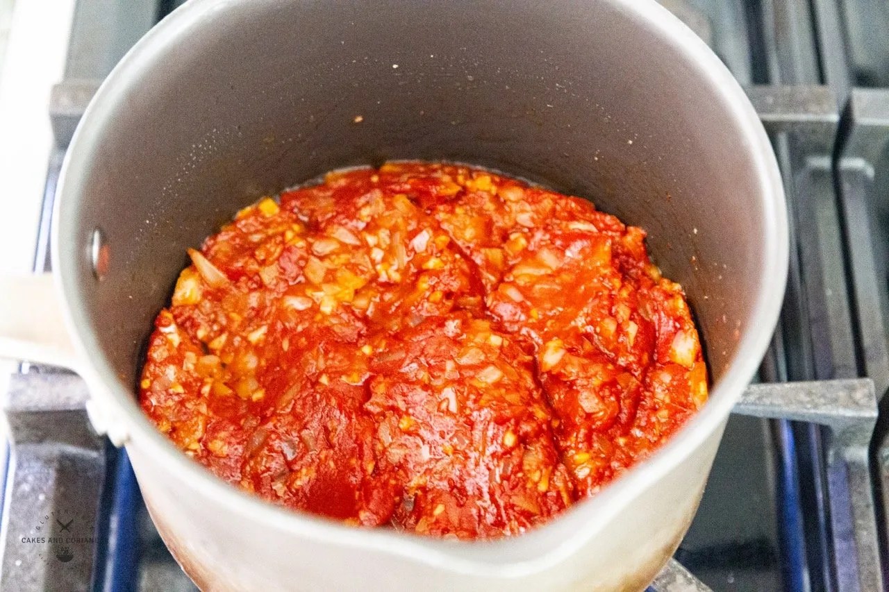 tomato paste with onions and garlic