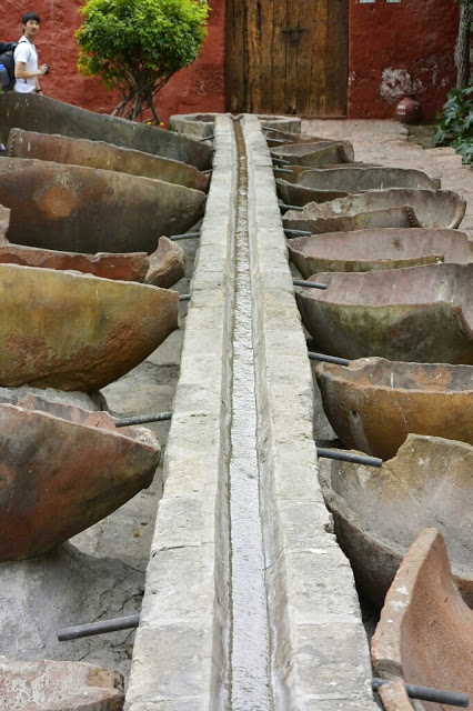 Santa Catalina - washing bowls