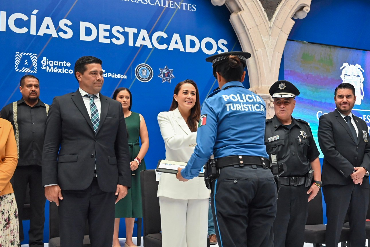 RECONOCIMIENTOS POLICÍAS (13)