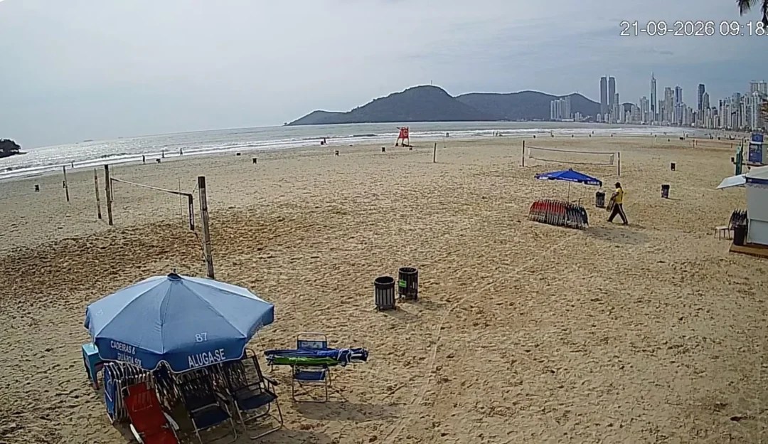 Praia Central de Balneário Camboriú nesta segunda-feira (21). Crédito Conexão DCTV.