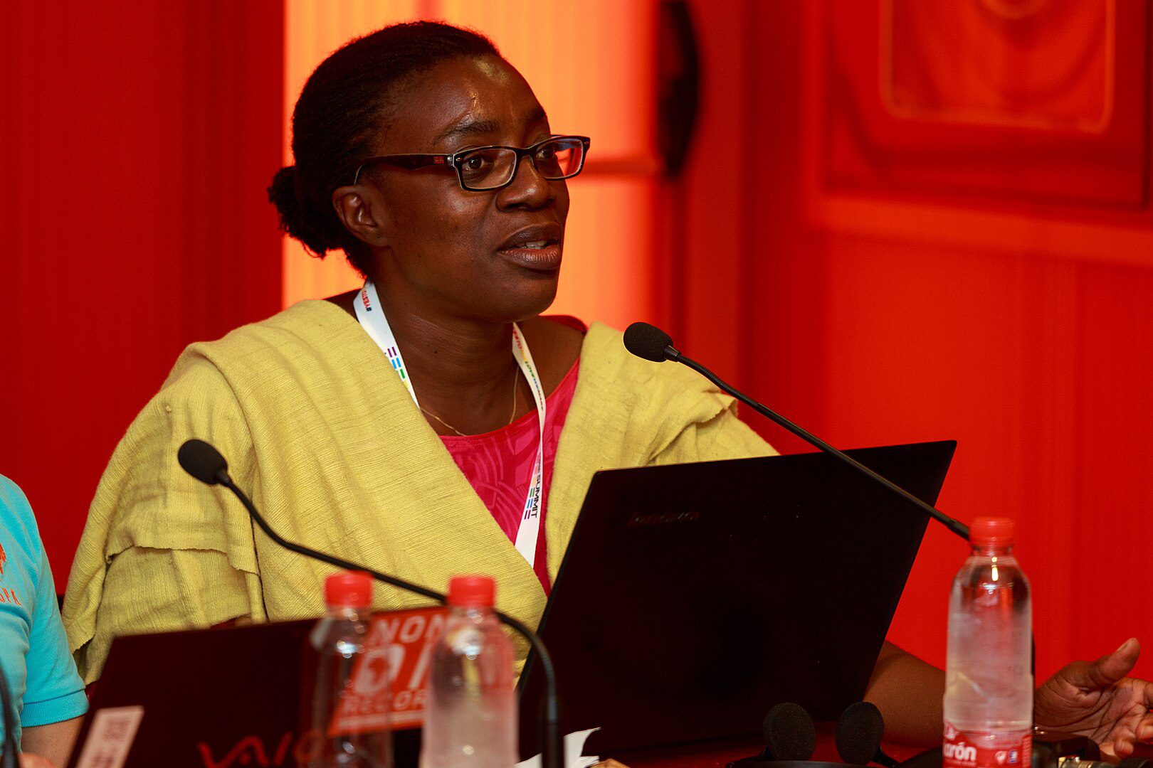Michèle Ndoki lance “Les Bâtisseurs” pour soutenir l’opposition, malgré une intervention policière